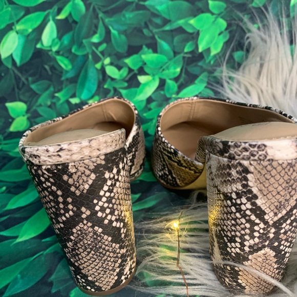 A snake-print mule heels - Picture 4 of 5